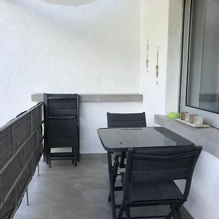 Joanna Mit Burgblick